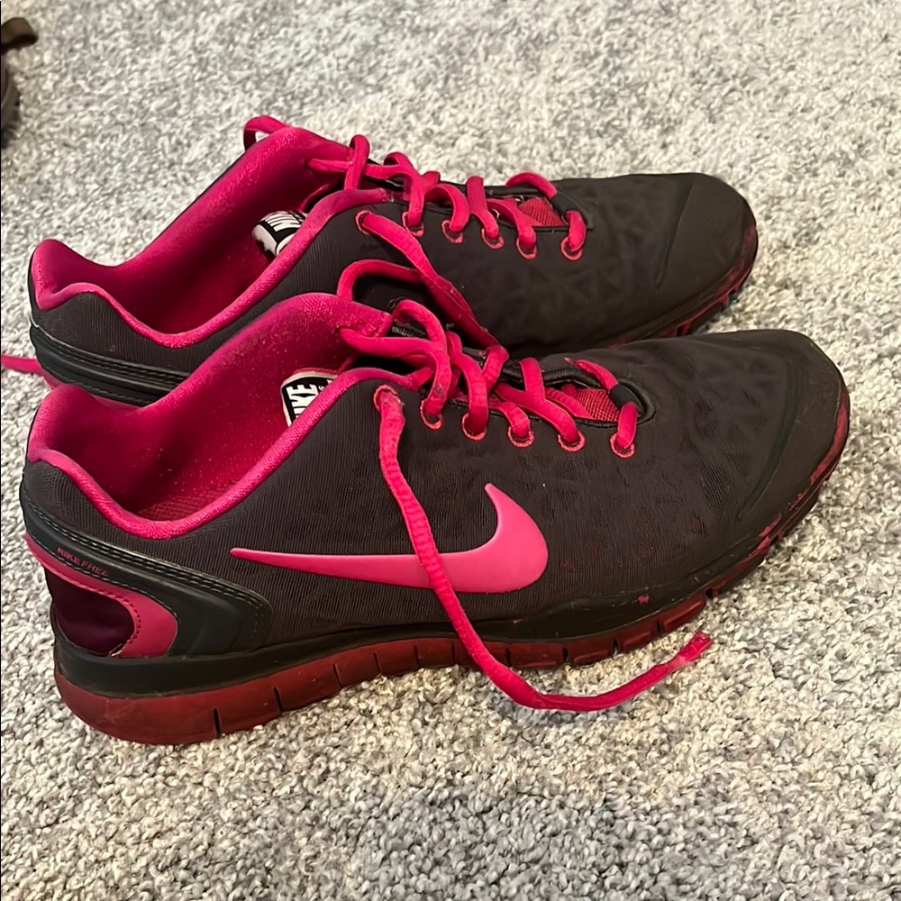 Nike Black and Pink Athletic Shoes with Padded Collar
